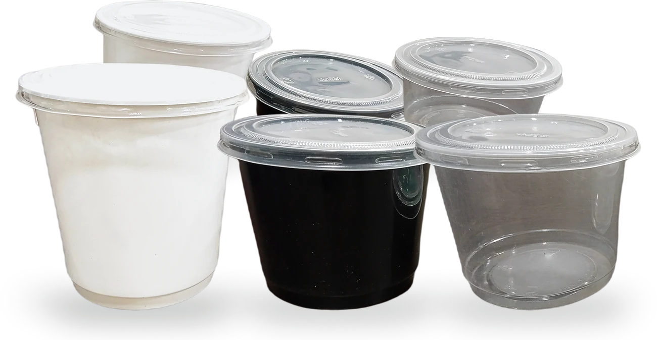 Food containers in white, black and clear, in two rows by size